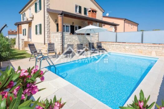 Umag, Haus mit Pool nur 200 Meter vom Meer entfernt 1748263235 img 20250212 wa0016