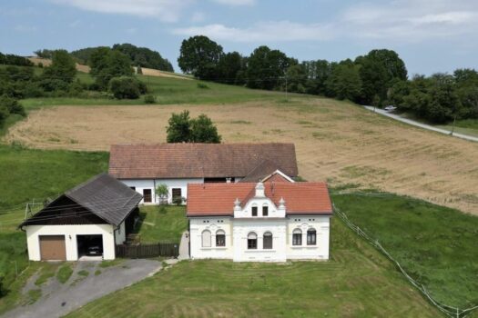 ... reserviert ... ** BEZAUBERNDES UNIKAT ** Neustift b. GS !! Charismatisches Bauernhaus mit ca. 1,45 Hektar Eigengrund in Grünruhelage !! 2E3eu7lbBOBMgoeUmC13Ps 1