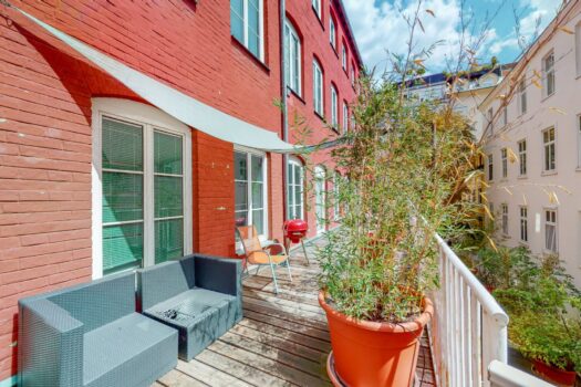 2INSmWqcRDdsg1JnCpSAzU