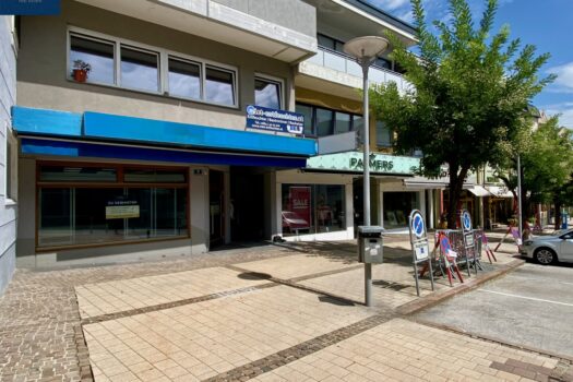 MIETE - Vielseitig nutzbare Geschäftslokal & Lagerflächen - CITY LAGE - Feldkirchen in der WÖRTHERSEE REGION Eingnagsbereich von Straßenansicht