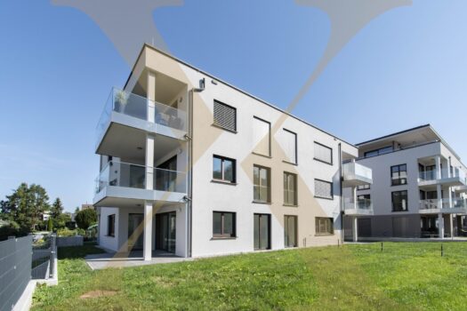 GMUNDEN OSTUFER! Familienfreundliche 4-Zimmer-Wohnung mit Premium-Ausstattung am Traunsee zu verkaufen! Außenansicht