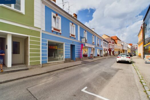 Rendite in Zwettl! - Objekt mit ca. 300m² - Nähe City Zentrum, Hauptplatz u. Landstraße Hausansicht und Eingang Top 7