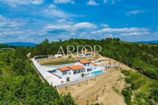 Haus Draguć, Cerovlje, 386,56m2 1681227975 viber slika 2023 04 11 15 52 24 939