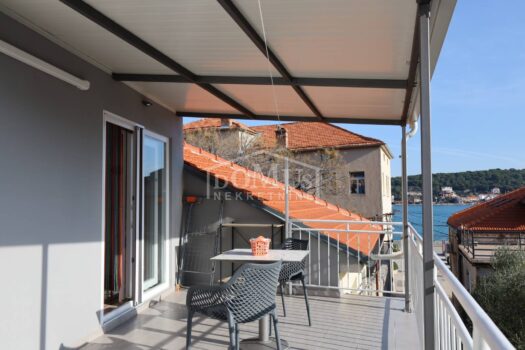 Tisno, Zentrum, 3. Reihe zum Meer, Haus mit drei Wohnungen und Meerblick 1704964647 img 2058