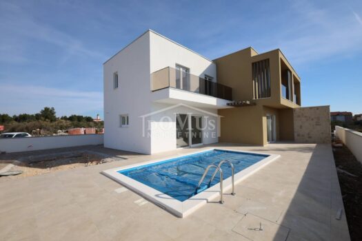 Srima, 360 m vom Strand entfernt, Einfamilienhaus 144 m2, mit Garten und Pool 1706707531 img 2795