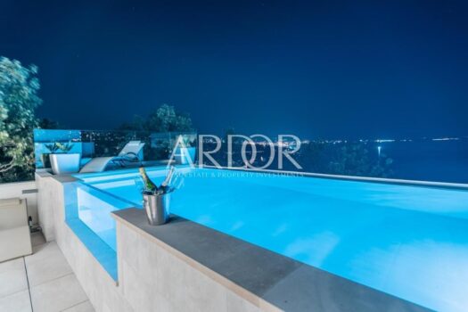 1720698869 292541319