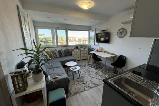 1727512705 1000012438