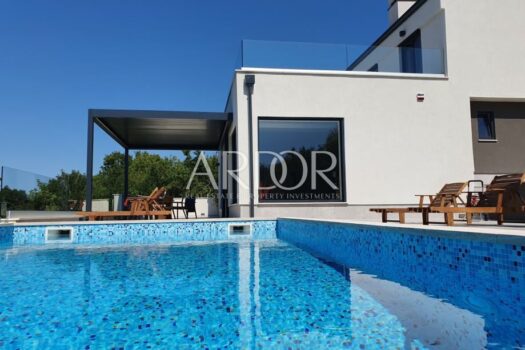 1738574991 villa navis 350