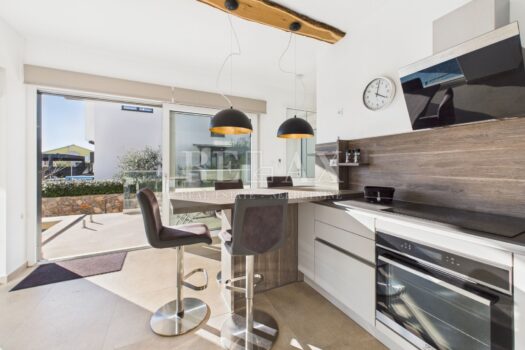 1740993418 njivice dvoetazni stan s okucnicom i bazenom 6