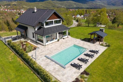 1744299879 fuzine luksuzna vila s bazenom i velikom okucnicom 1