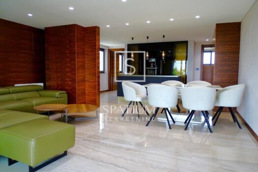 1744976182 photo 2024 12 12 20 40 00 16