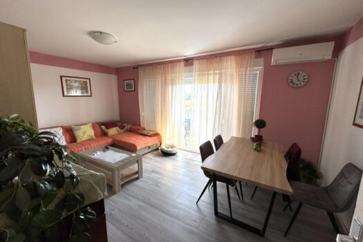 1748877456 1000034093