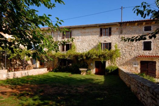 1750494970 208259475