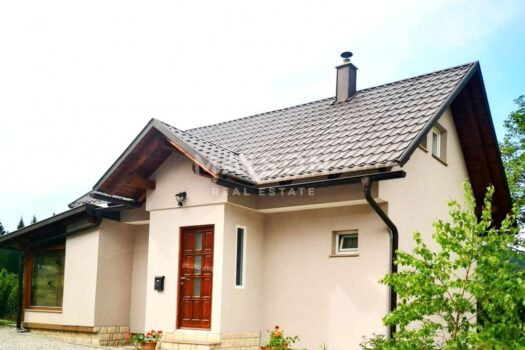 1750760976 mala kuca mir uzivanje trsce makov hrib slika 251642351