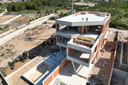 Luxuriöse Maisonette-Wohnung mit Pool und Garten 1751010529 dji 20250623093921 0012 v