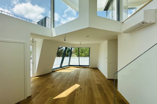 2fXs2PjULrznJAKbdLcV9x 1