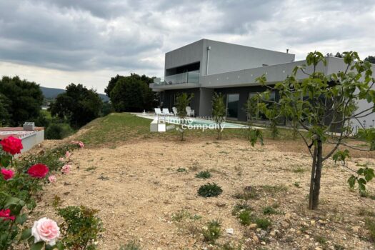 2ouFWbMrkE15rrMqGKrTYt