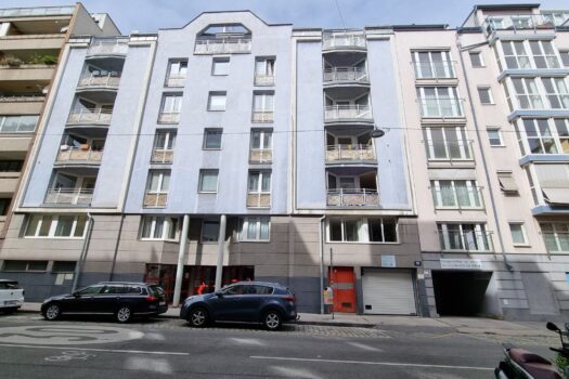 3eYD63jHTRegRlrzMNN5Xz