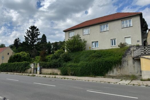 Mehrfamilienhaus mit Werkstatt, Garagen und Nebengebäuden – Sanierungsobjekt mit Potenzial 489qS7LBBmM1qalUnp2zlU
