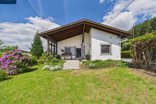 Charmantes Einfamilienhaus am Lande - Altenberg bei Linz Haus- u. Terrassenansicht vom Garten