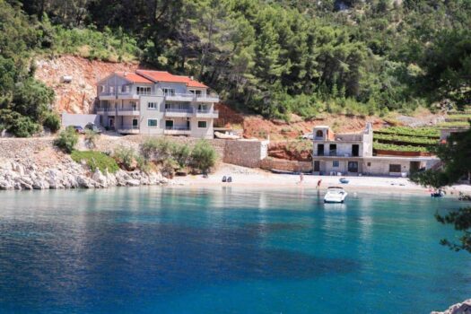 Traditionelles Haus am Meer auf der Insel Hvar