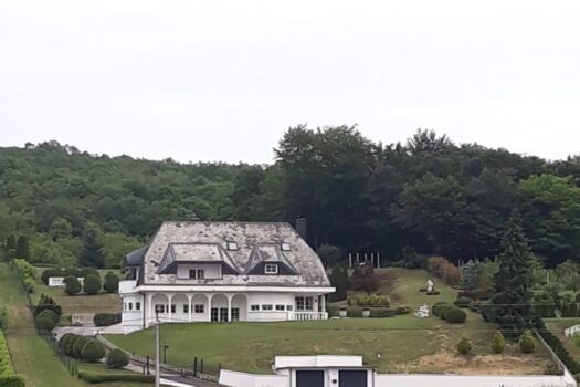 Haus im Kolonialstil in ländlicher Gegend - Pusca, Zagreb auf dem Lande