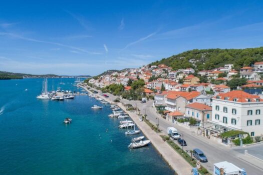 Hotel am Meer bei Šibenik