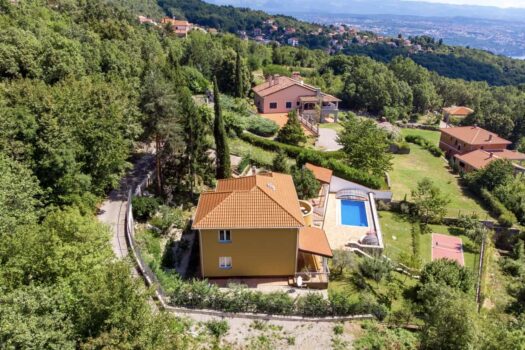 Traditionelles Haus mit Meerblick in Opatija