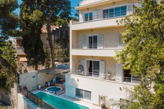 Erstaunliche Doppelhaushälfte Split center Erstaunliche Doppelhaushälfte Split center