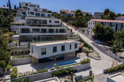 Neue moderne Villa auf Ciovo, nahe am Meer