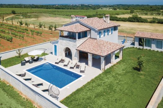 Atemberaubende zweistöckige Villa - Region Pula