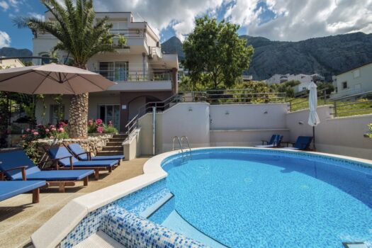 Haus mit Garten und Meerblick in Makarska Haus mit Garten und Meerblick in Makarska