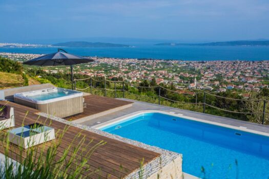Villa mit Meerblick in einem Vorort von Split