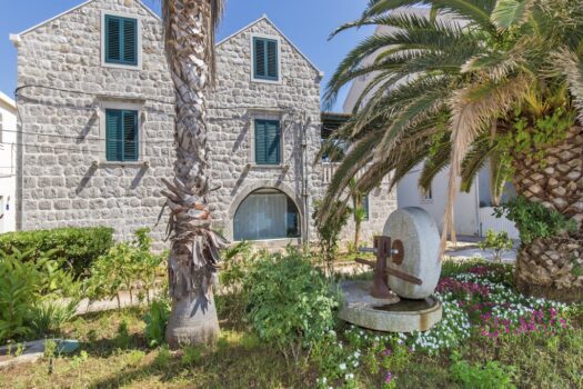 Steinhaus am Meer auf der Insel Sipan