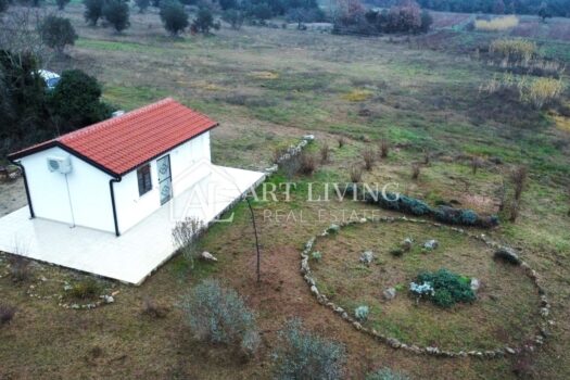 Istrien, Rovinj, Umgebung – ein charmantes Haus mit großem Grundstück 1704279763 dji fly 20231230 161058 792 1703949251124 photo optimized