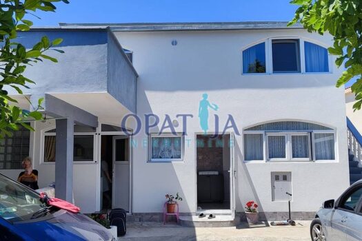 Vir, Haus mit drei Wohnungen, 350m zum Meer 1717776318 img 20240605 132146