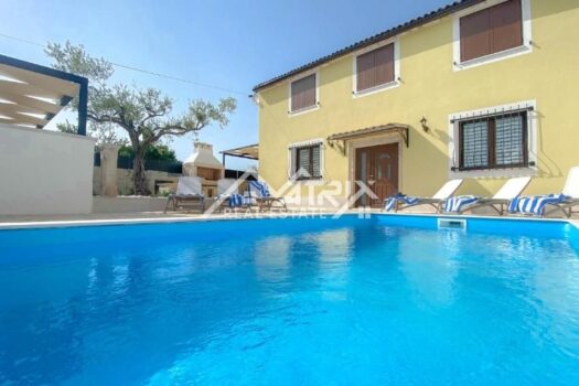 Novigrad Umgebung, Haus mit drei Schlafzimmern und einem Pool 1725365875 27