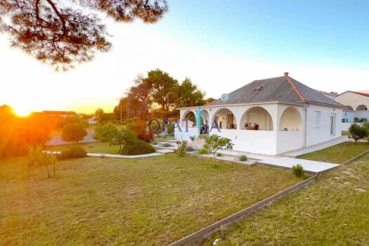 1745597201 haus vir garten