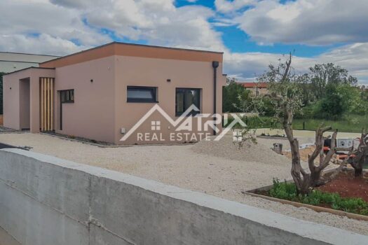 1751319922 mm 23 of 28