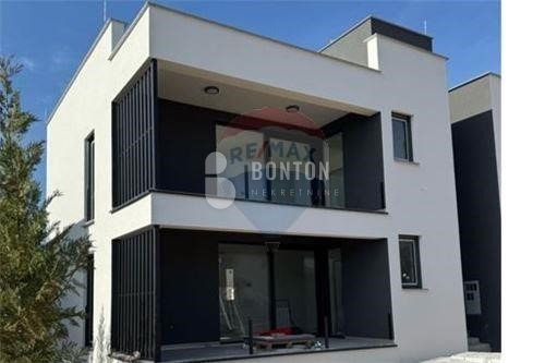 1751885667 l 2e84ccbe b97f 42c9 8996 d4afbf37871d ilist