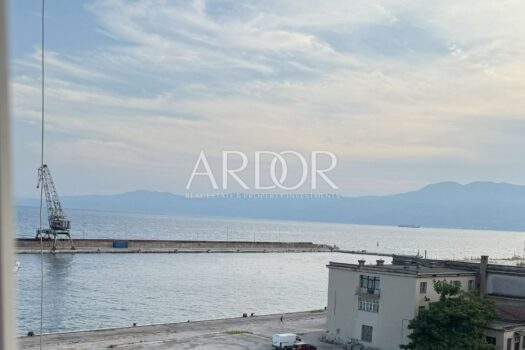 1751977354 rijeka centar prvi red do mora 859053