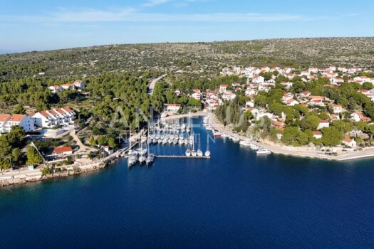 Brac, Milna - Bauland in Meeresnähe, 470 m2, VERKAUF 1752067071 milna drone image 2 2