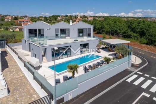 1752152810 587469693