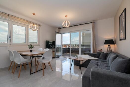 Elegant apartment in the building with pool 1753116751 467237399