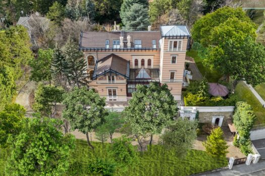 Historische Prachtvilla - eine architektonische Meisterleistung im Herzen des 19. Bezirks Gesamtansicht