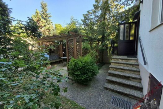 Einfamilienhaus mit zwei Wohneinheiten Garten Laube inkl