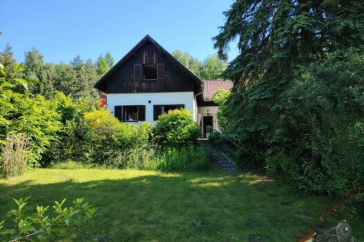 Idyllisches Wohnhaus auf riesengroßem Grundstück (ca. 1850m²) vermittelt Urlaubsfeeling –Waldrandlage! 1g