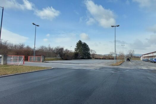Zur Vermietung gelangt eine Freie Fläche asphaltiert mit ca.von 300 m² - 3500 m² in Neutal. 1IWSncrIFNNtzDU1JR8Sf4