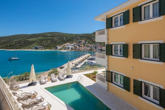 Hotel am Meer bei Trogir