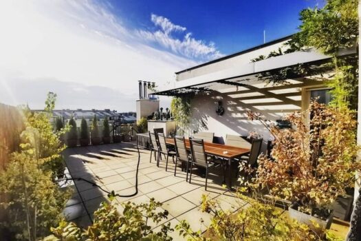 Sonne tanken über Schwechat – Wohnen mit Stil & Freiraum! ~118 m² Terrasse I Tiefgarage I Klimaanlage I Schnellbahn-Nähe Terrasse